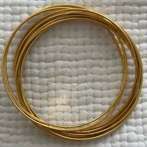 Vintage goldtone clinky thin bangles (9) alternating matte and shiny bangles